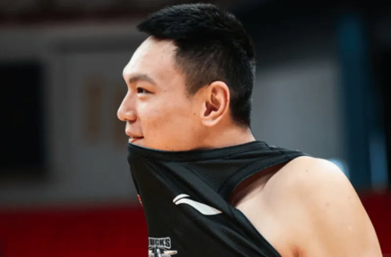 九游体育-媒体人致敬朱彦西：你是经典绝杀的主人公&amp;amp;四年三冠的缔造者