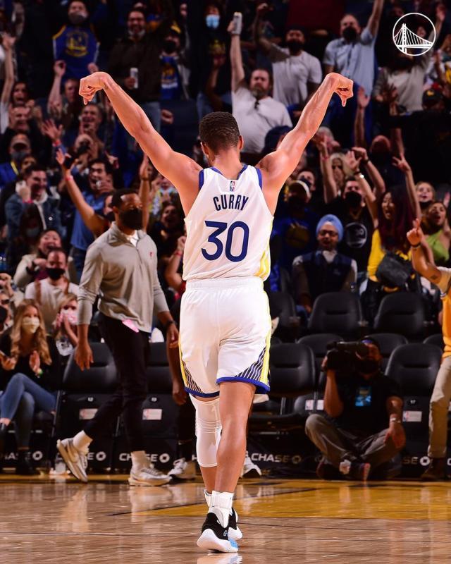 在线体育游戏娱乐平台-TA对话库里：每进一个三分都是历史 这真的很有趣